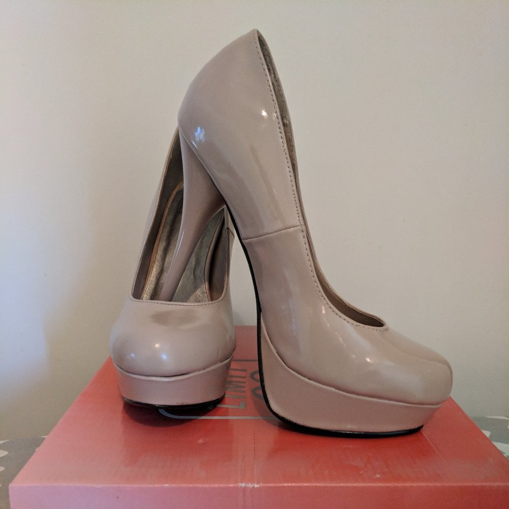 NIB: Speed Limit 98 Dark Beige Platform Heels size 7.5